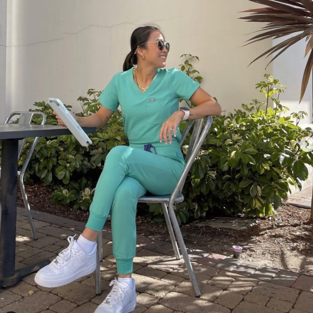 Figs Women's Track Pants & Joggers in Surgical Green